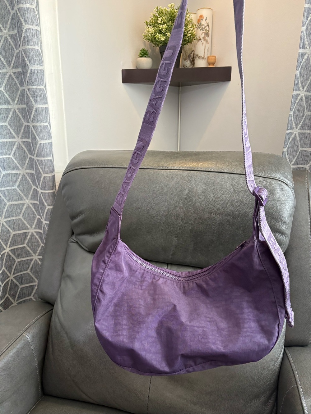 Baggu Fig Medium Crescent bag with Branded Strap